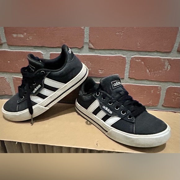 Adidas little boys 3 stripe canvas sneakers black w/white stripes - Picture 5 of 6